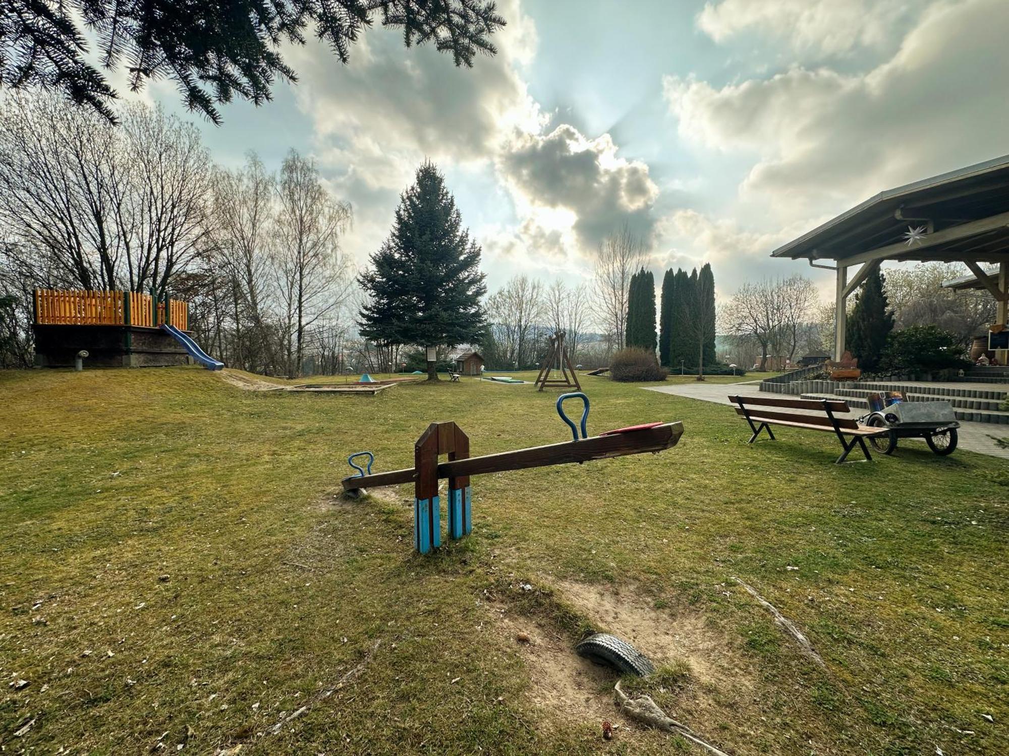 Hotel Am Laerchenberg I Fruehstueck, Wlan, Parkplatz Schirgiswalde-Kirschau Extérieur photo