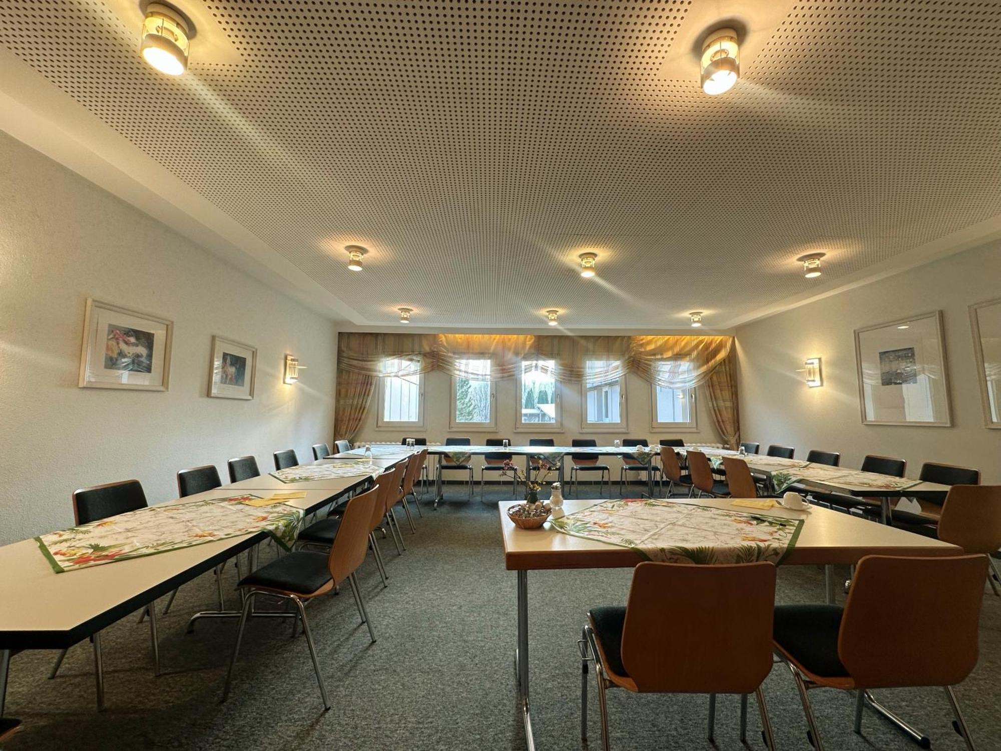 Hotel Am Laerchenberg I Fruehstueck, Wlan, Parkplatz Schirgiswalde-Kirschau Extérieur photo