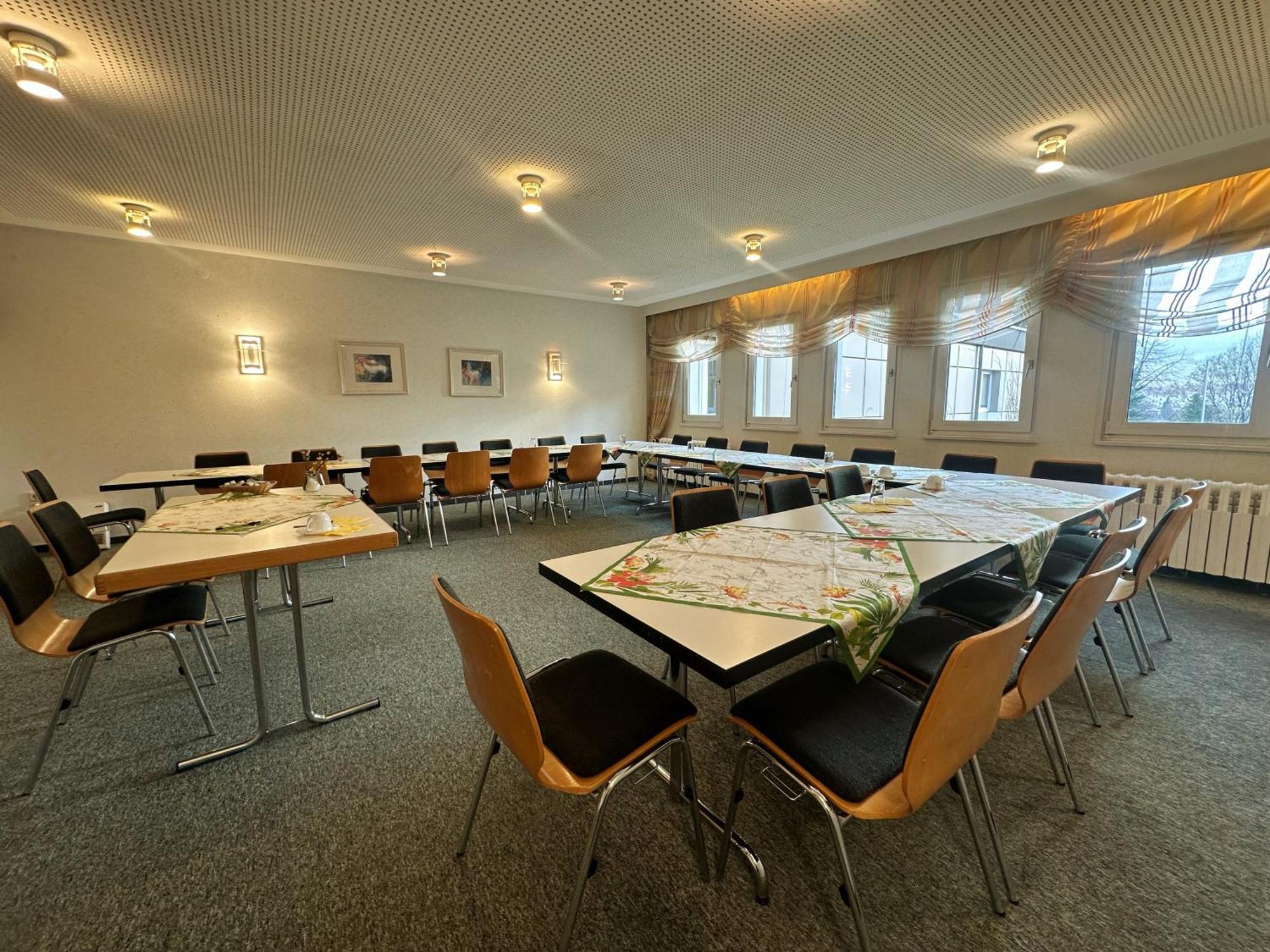Hotel Am Laerchenberg I Fruehstueck, Wlan, Parkplatz Schirgiswalde-Kirschau Extérieur photo