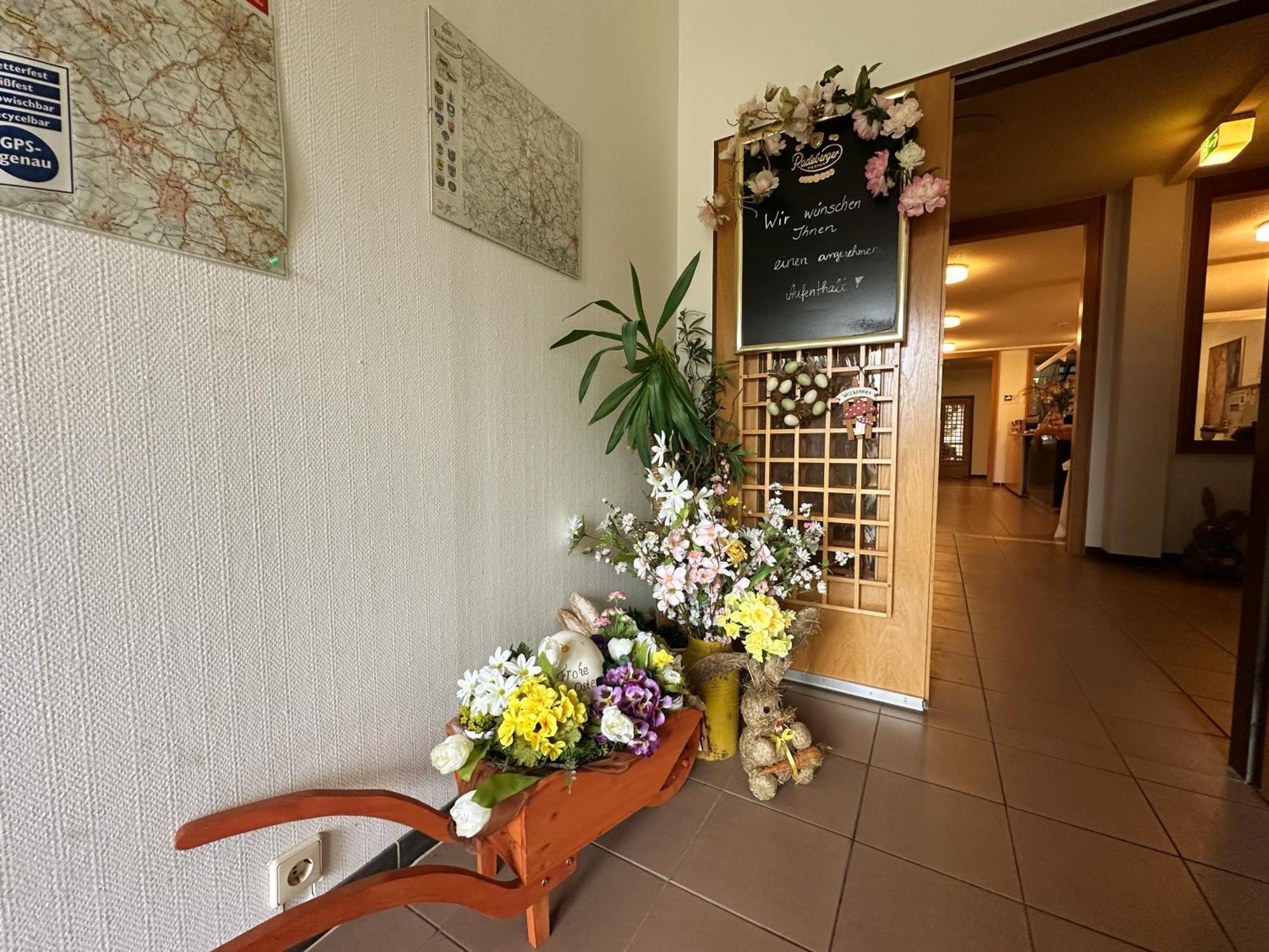 Hotel Am Laerchenberg I Fruehstueck, Wlan, Parkplatz Schirgiswalde-Kirschau Extérieur photo