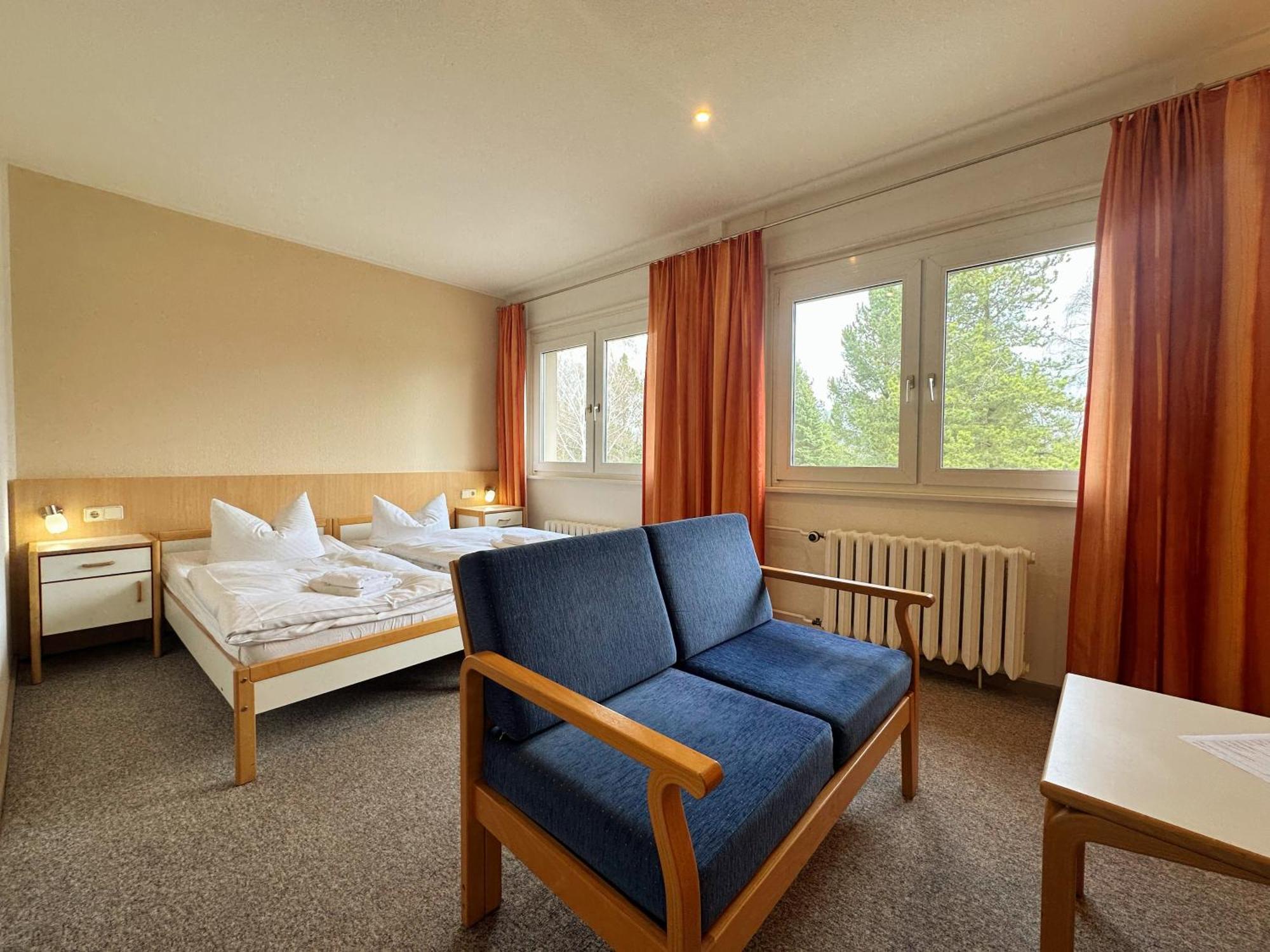Hotel Am Laerchenberg I Fruehstueck, Wlan, Parkplatz Schirgiswalde-Kirschau Extérieur photo