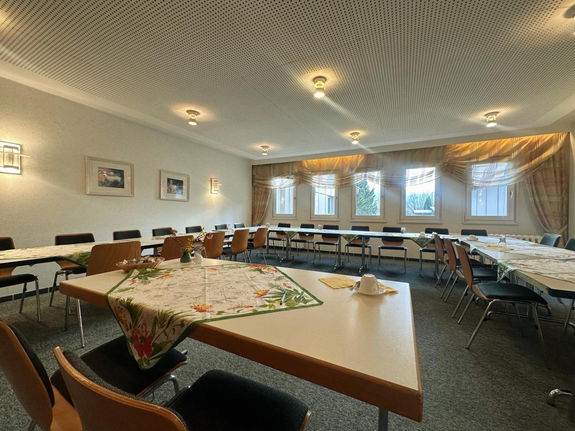 Hotel Am Laerchenberg I Fruehstueck, Wlan, Parkplatz Schirgiswalde-Kirschau Extérieur photo
