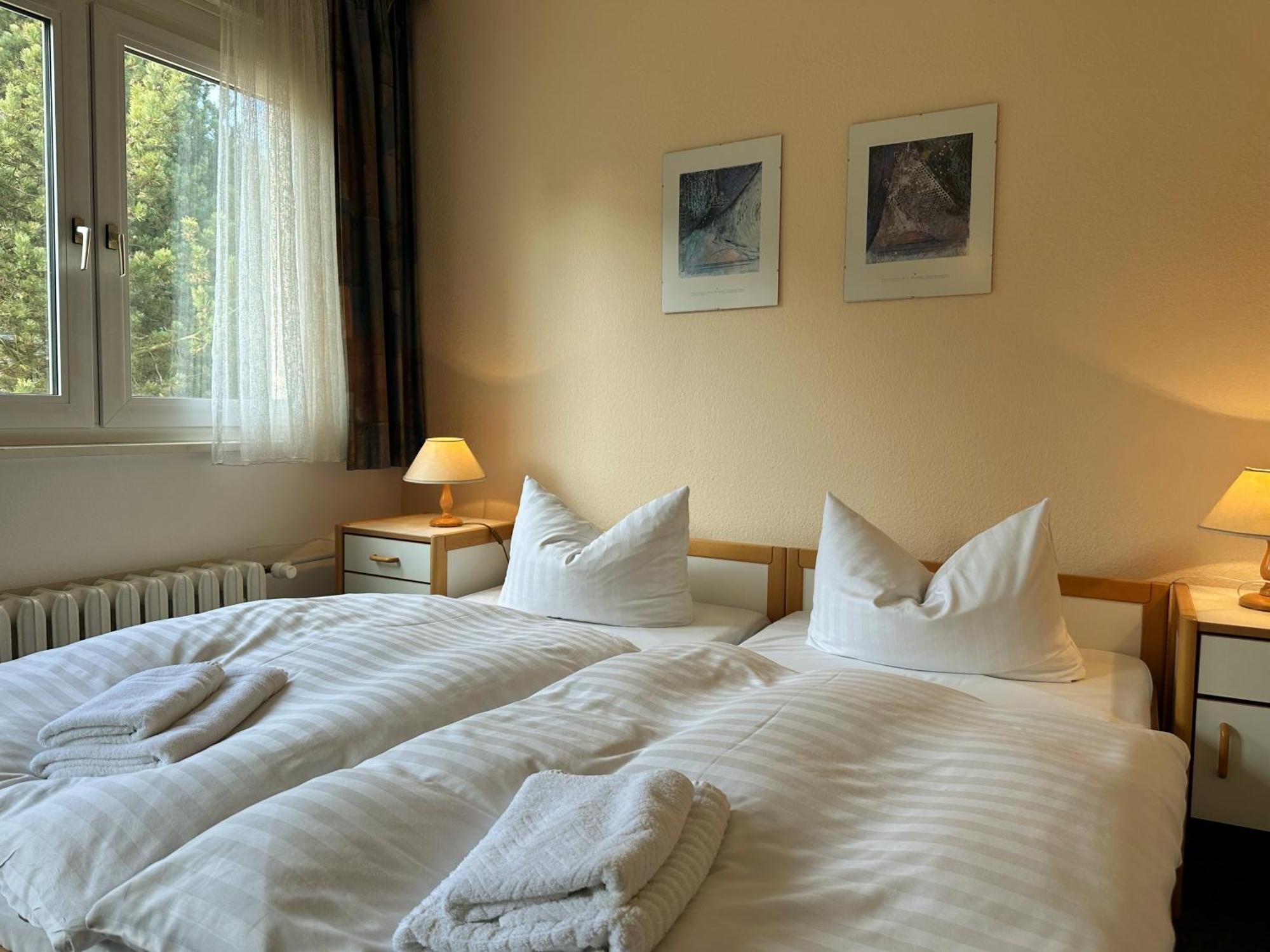 Hotel Am Laerchenberg I Fruehstueck, Wlan, Parkplatz Schirgiswalde-Kirschau Extérieur photo