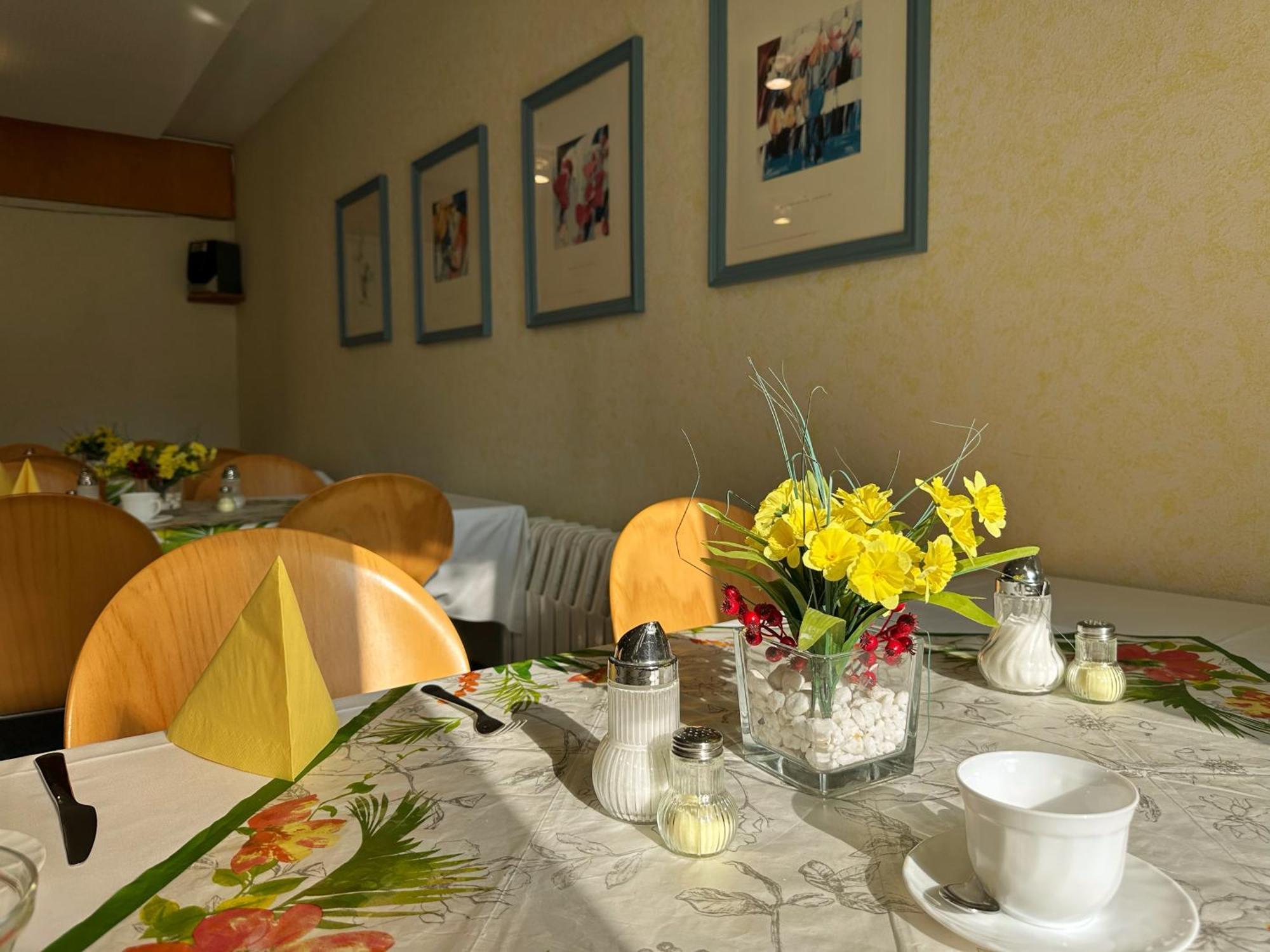 Hotel Am Laerchenberg I Fruehstueck, Wlan, Parkplatz Schirgiswalde-Kirschau Extérieur photo